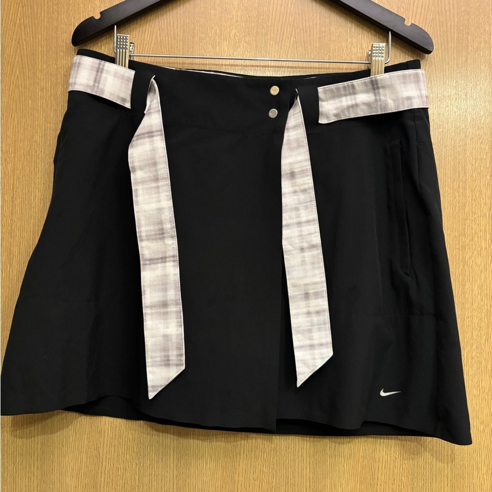 Nike Golf Dri-Fit Tour Performance Skirt Black/White/Diamond Size 10 Women's